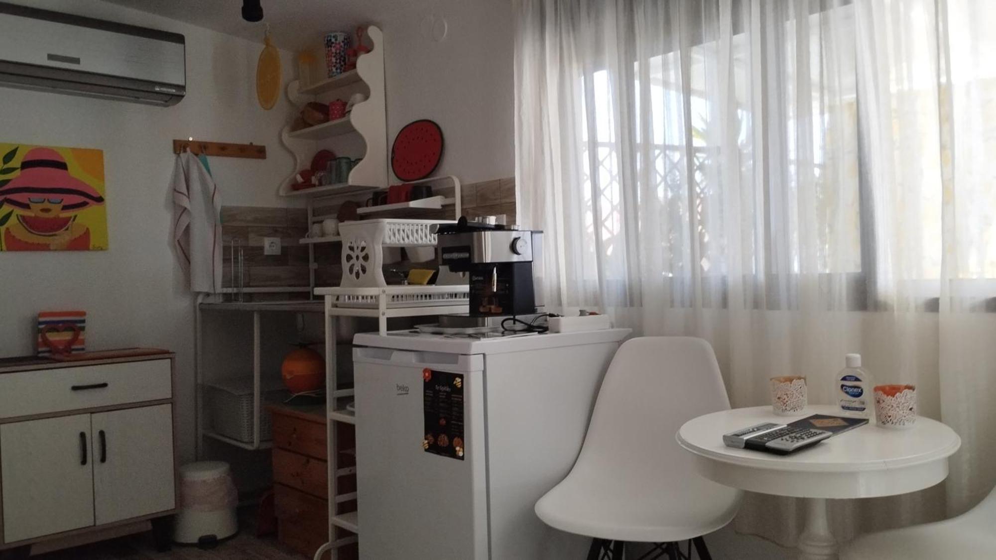 Suzy'S Nest Room Аспровалта Екстериор снимка