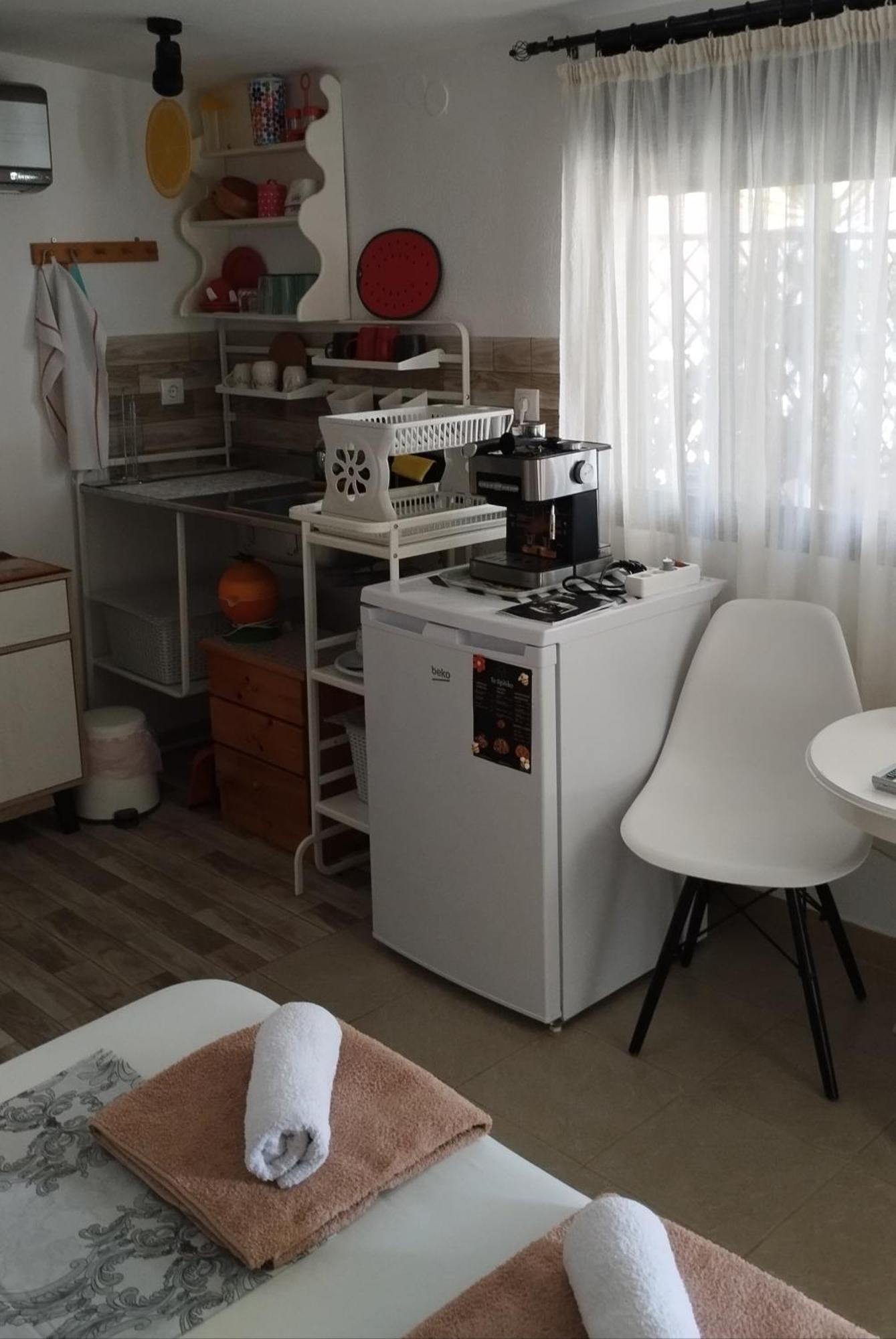 Suzy'S Nest Room Аспровалта Екстериор снимка