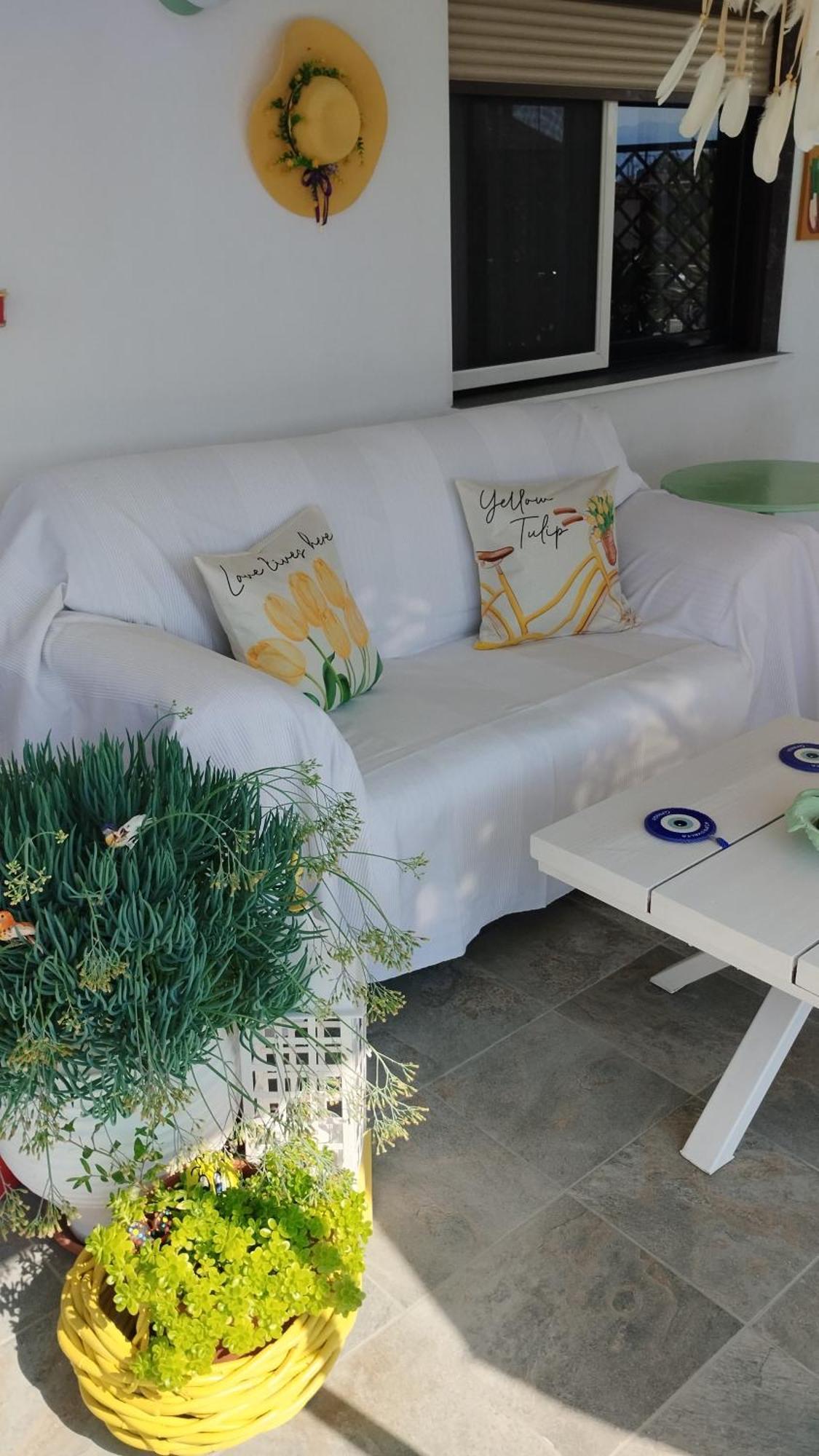 Suzy'S Nest Room Аспровалта Екстериор снимка